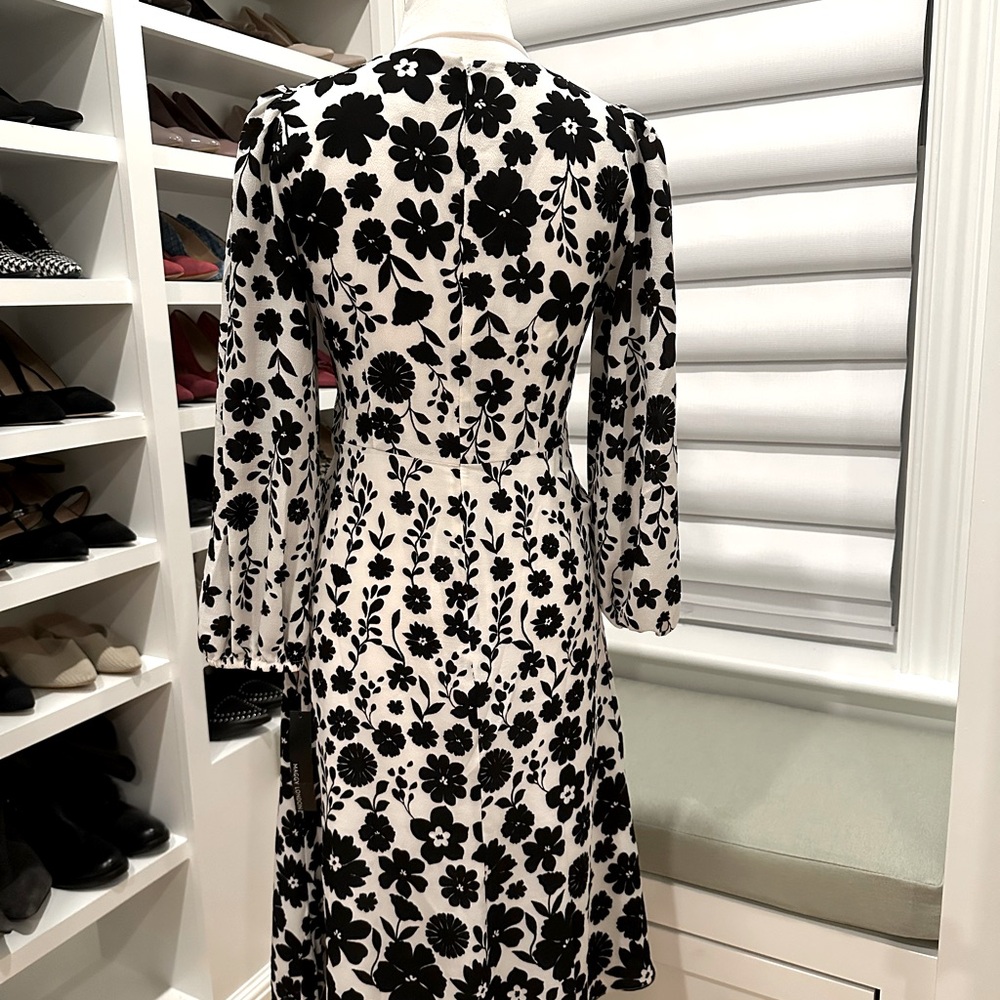 New Maggy London Long Sleeve V-Neck Twist Waist Fit & Flare Dress Sz 4 - Picture 3 of 6